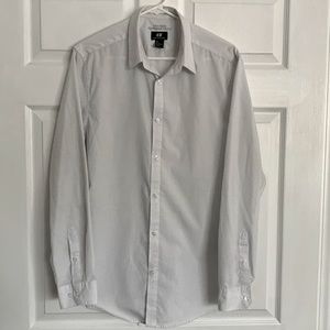 Men’s H&M Slimfit Button Down Long Sleeves Shirt•Size L